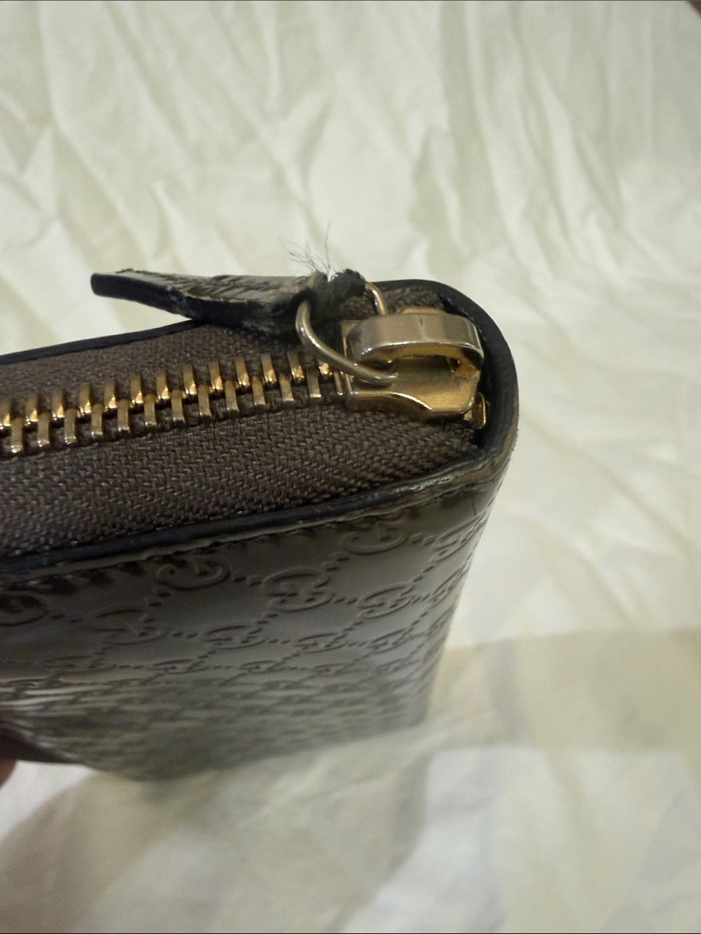 Authentic Gucci Guccissimo Patent Bronze Long Wallet with Gold Hearts - Picture 8 of 11